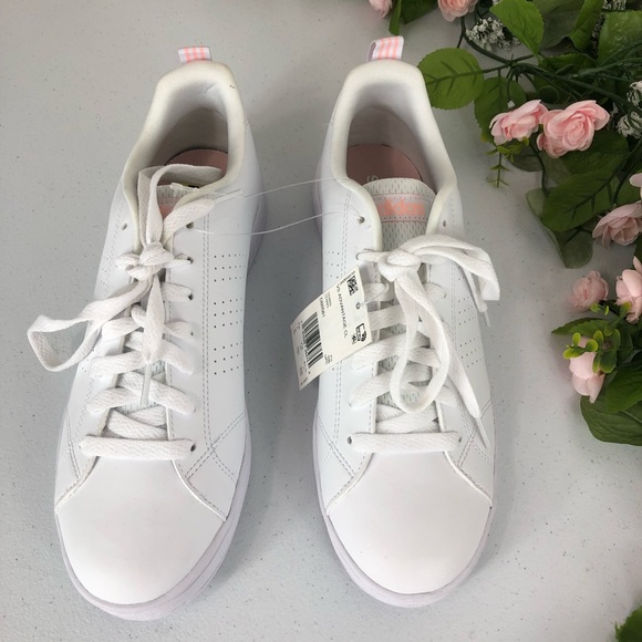 Adidas Shoes - Adidas white sneakers size 9 New ( estante)